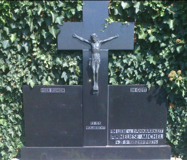 Gravestone_Anneliese_Michel