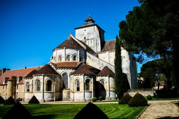 Die Liturgie als Fest – Eine Heilige Messe und eine Begegnung in der Abtei von Fontgombault